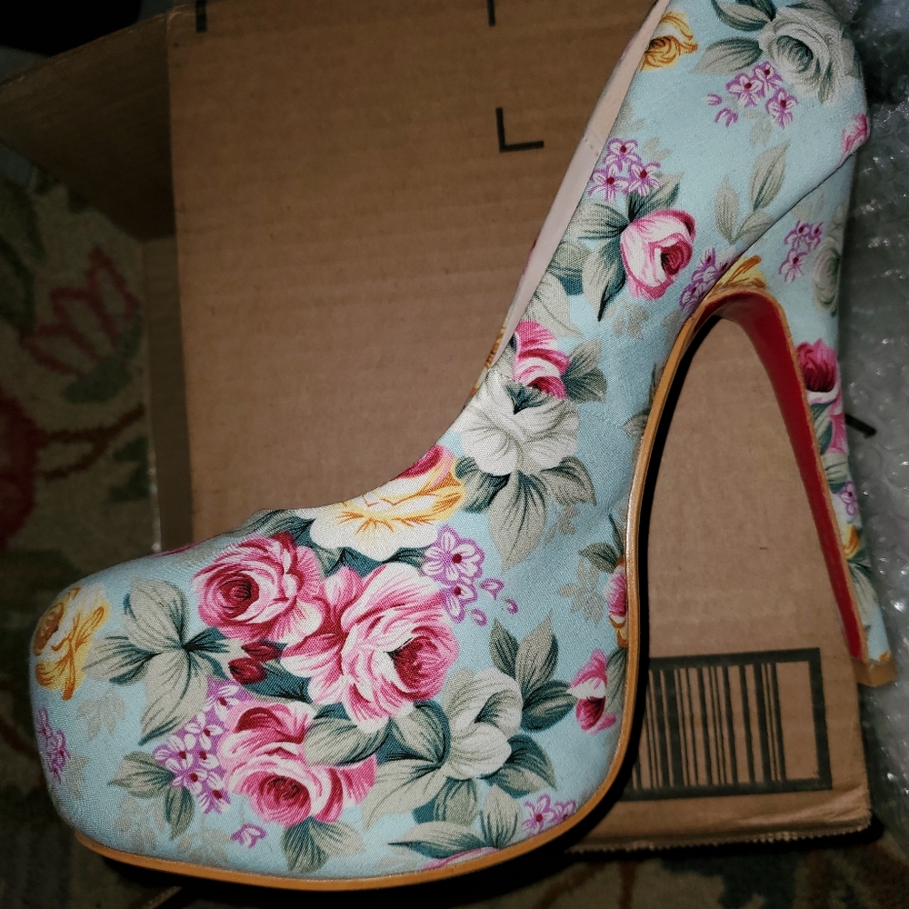 Brand new floral platform heels
